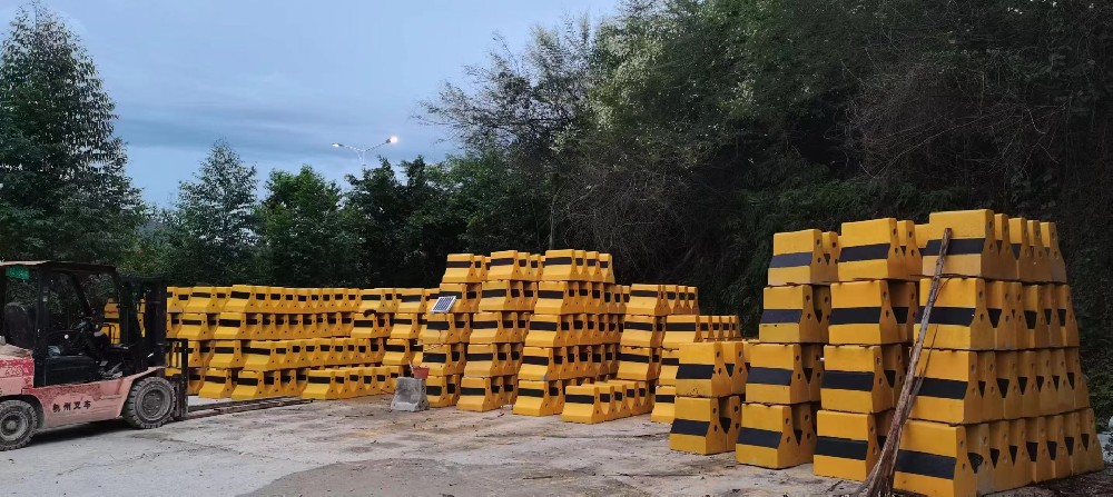 神秘小黄墩,校园新风景