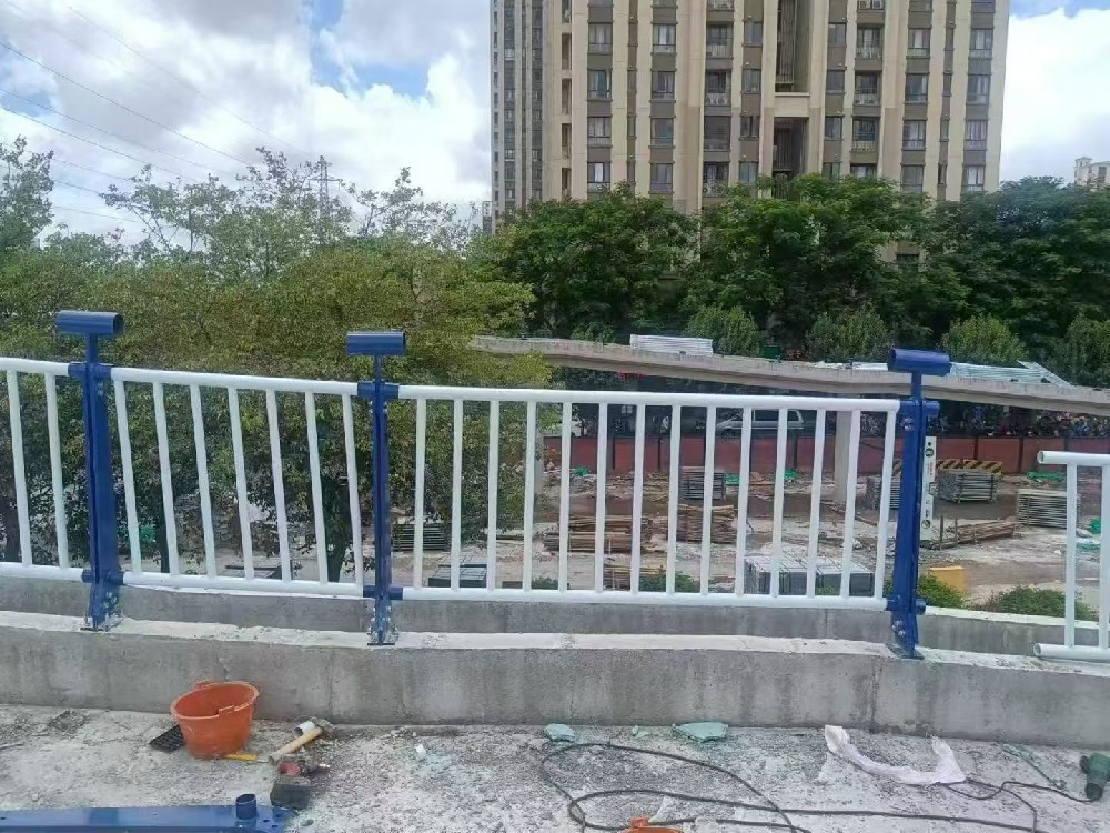 市政工程人必看!这款护栏凭3大优势火出圈,河道桥梁防护首选